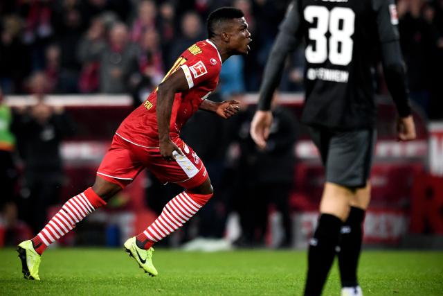 周鹏19分深圳不敌广东 洛夫顿43+18上海胜天津