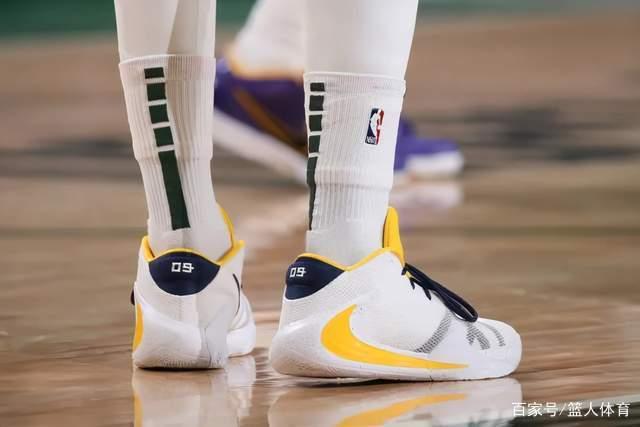 女篮世界杯分组出炉 中国女篮落入“死亡之组”