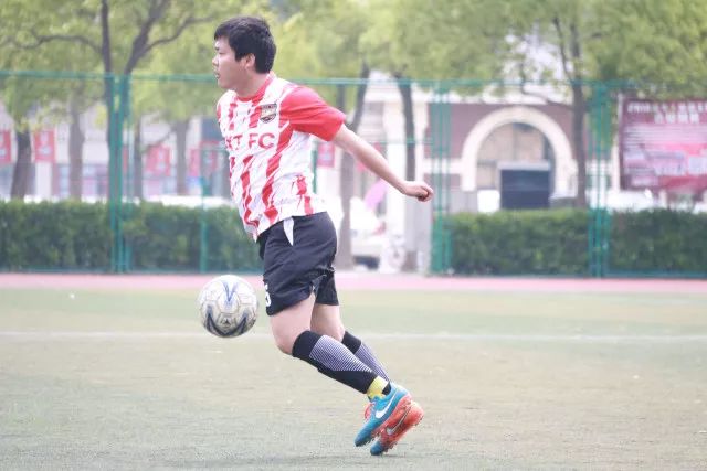 欧冠-吉鲁2球2助攻 AC米兰4-0大胜夺小组第2出线